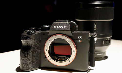 فروش دوربین عکاسی بدون آینه سونی A7R IV در شهریور ماه